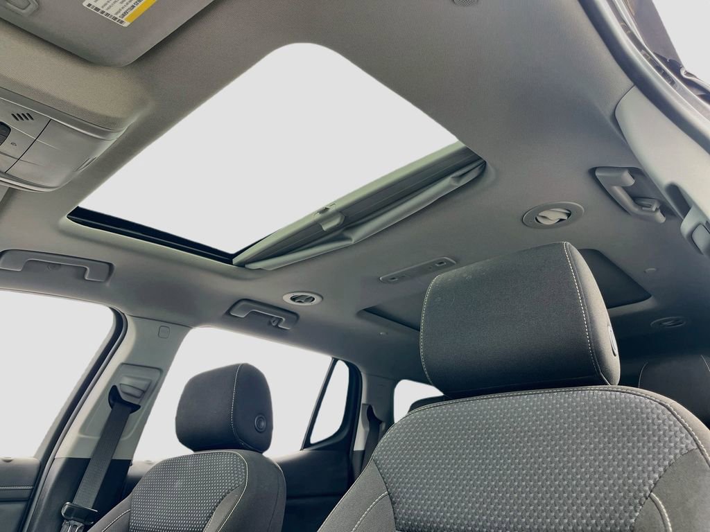 Used 2022 GMC Acadia SLE w/ Driver Convenience Package FWD image 23