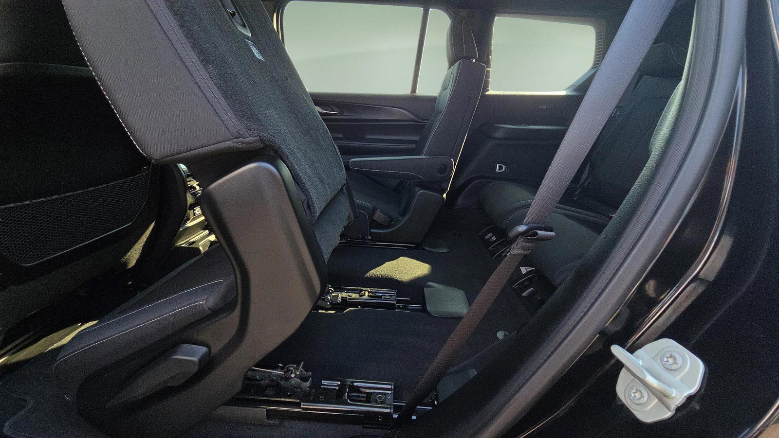 Used 2024 Jeep Grand Cherokee L Laredo w/ Luxury Tech Group I image 23