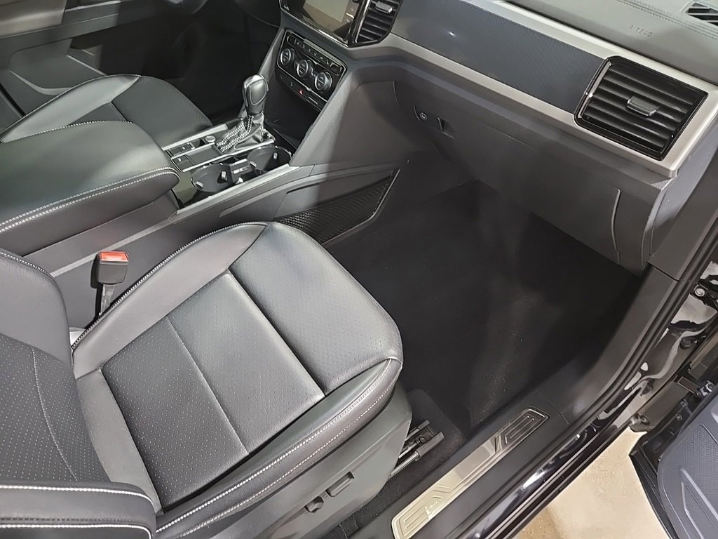 Used 2021 Volkswagen Atlas SEL R-Line image 22