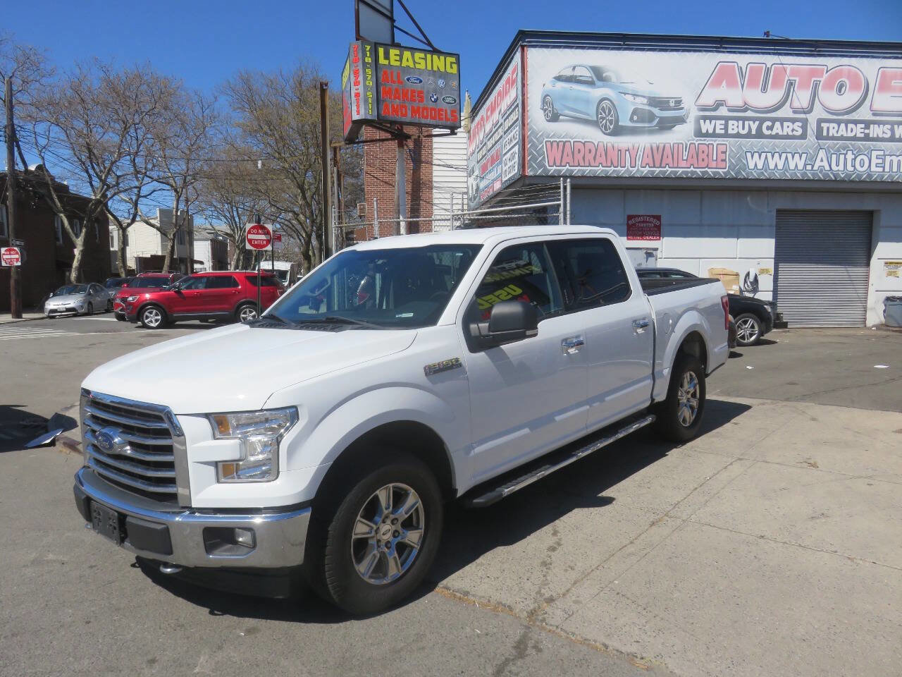 Used 2017 Ford F150 XLT w/ Equipment Group 302A Luxury AWD/4WD image 3