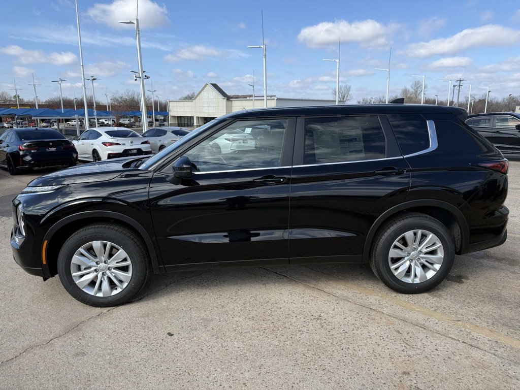 New 2026 Mitsubishi Outlander ES image 3