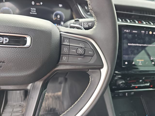 Used 2025 Jeep Grand Cherokee L Laredo w/ Luxury Tech Group I RWD image 14