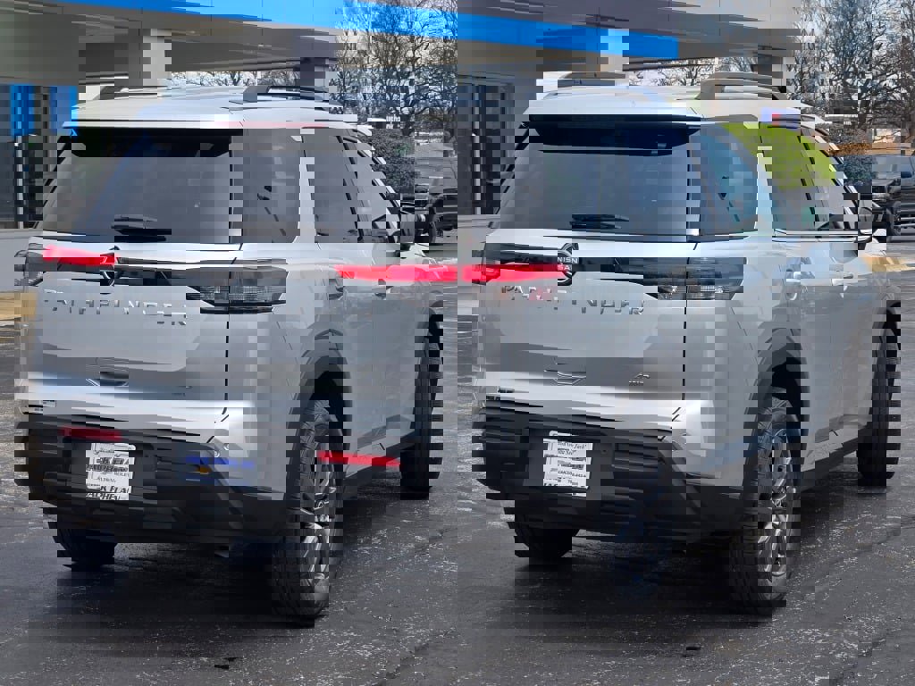 Used 2025 Nissan Pathfinder SV image 13