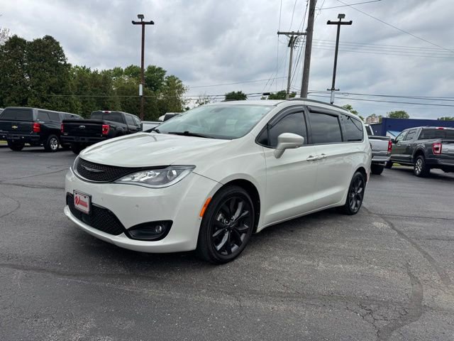 Used 2020 Chrysler Pacifica Touring-L Plus w/ Advanced Safetytec Group FWD image 1