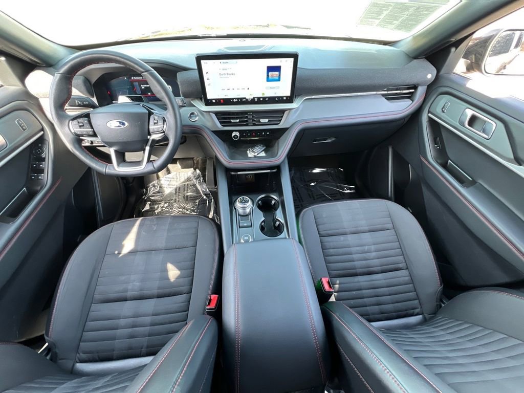 Used 2025 Ford Explorer ST-Line image 8