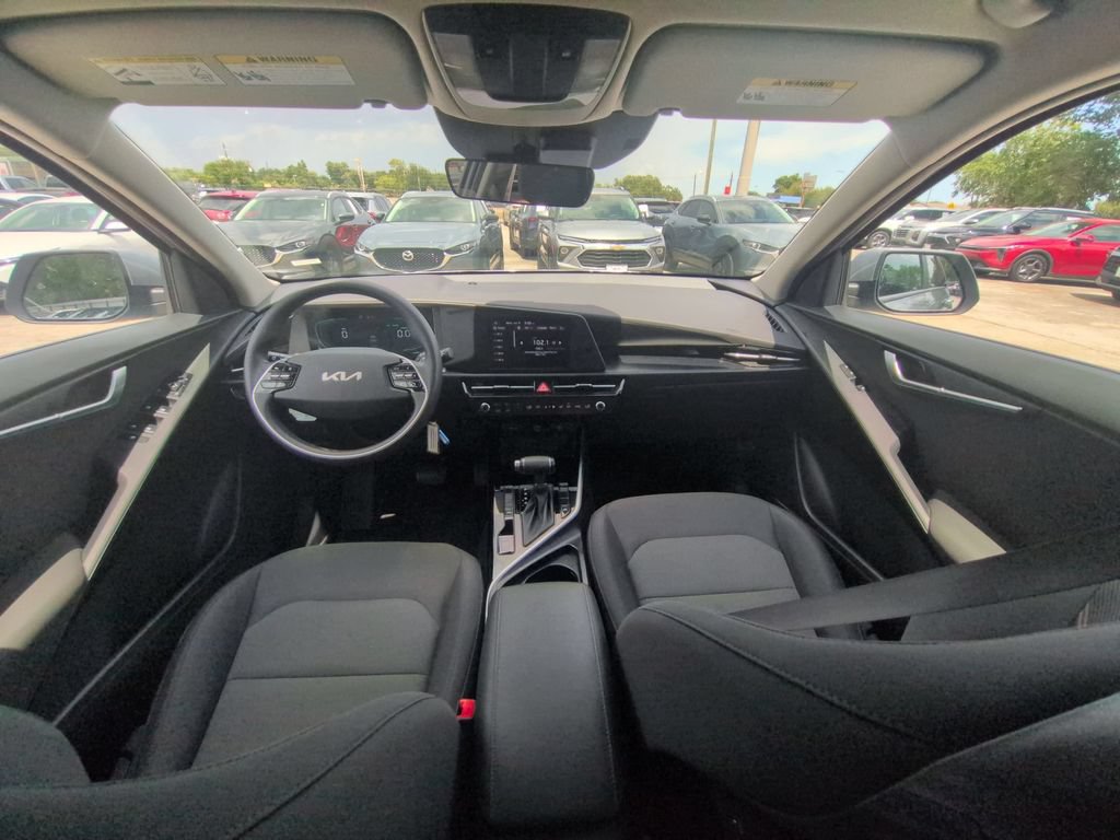 Used 2025 Kia Niro LX FWD image 24