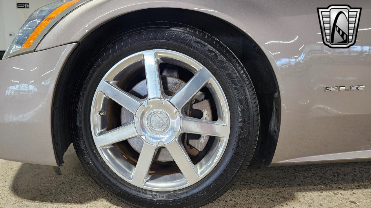 Used 2004 Cadillac XLR image 7