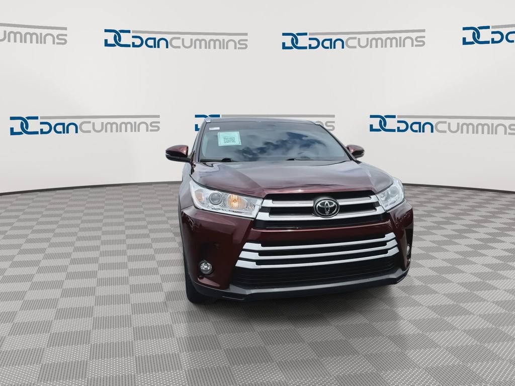 Used 2019 Toyota Highlander XLE AWD/4WD image 3