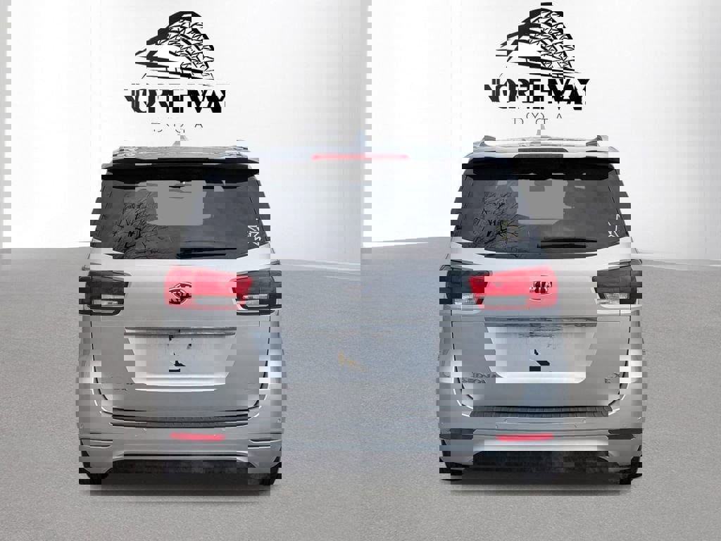 Used 2017 Kia Sedona LX w/ LX Essentials Premium Package image 5