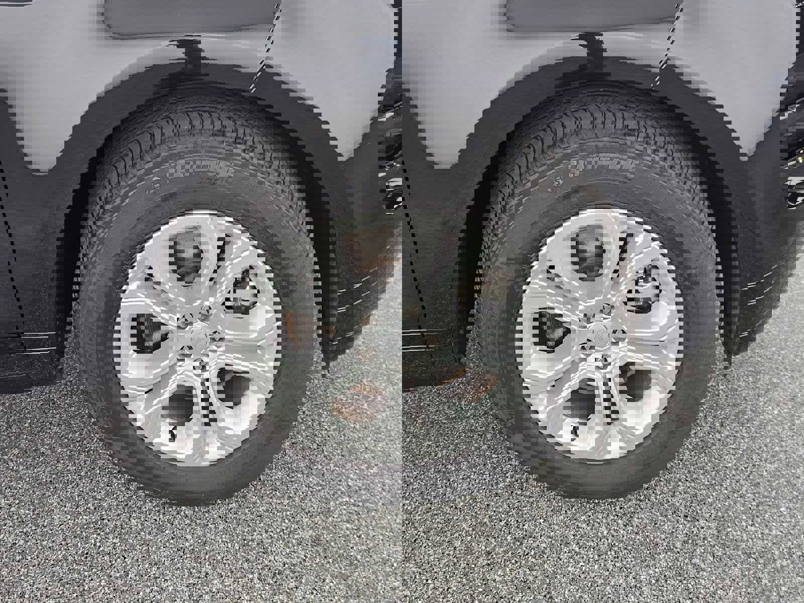 Used 2023 Land Rover Range Rover Evoque R-Dynamic SE image 12