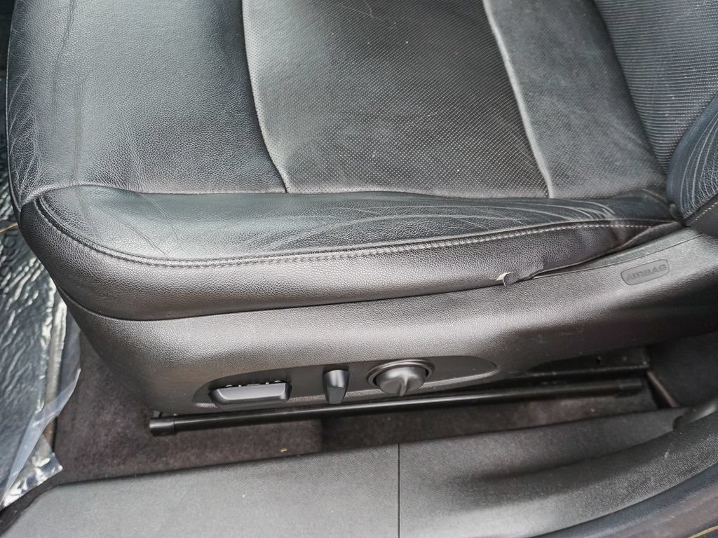 Used 2018 Chevrolet Malibu Premier w/ Premier Sun and Wheel Package FWD image 19