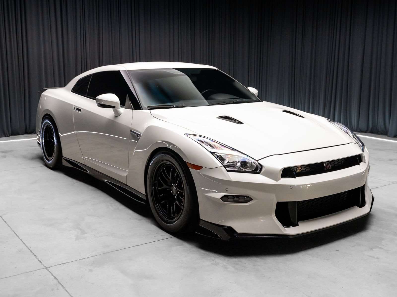 Used 2024 Nissan GT-R Premium w/ Premium Interior Package AWD/4WD image 12