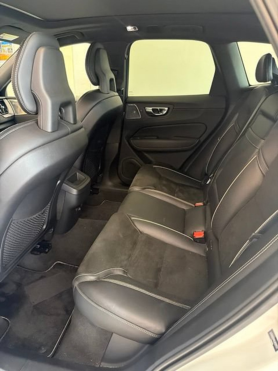 Used 2018 Volvo XC60 T6 R-Design w/ Convenience Package AWD/4WD image 9