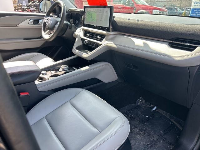Used 2025 Ford Explorer Active w/ Active Comfort Package AWD/4WD image 10