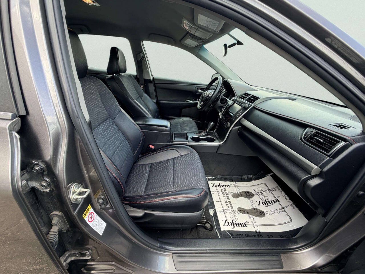 Used 2015 Toyota Camry SE FWD image 10