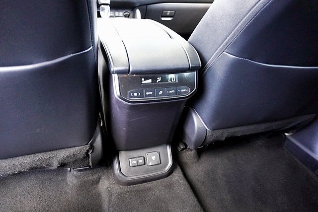 Used 2023 Toyota Highlander Limited FWD image 29