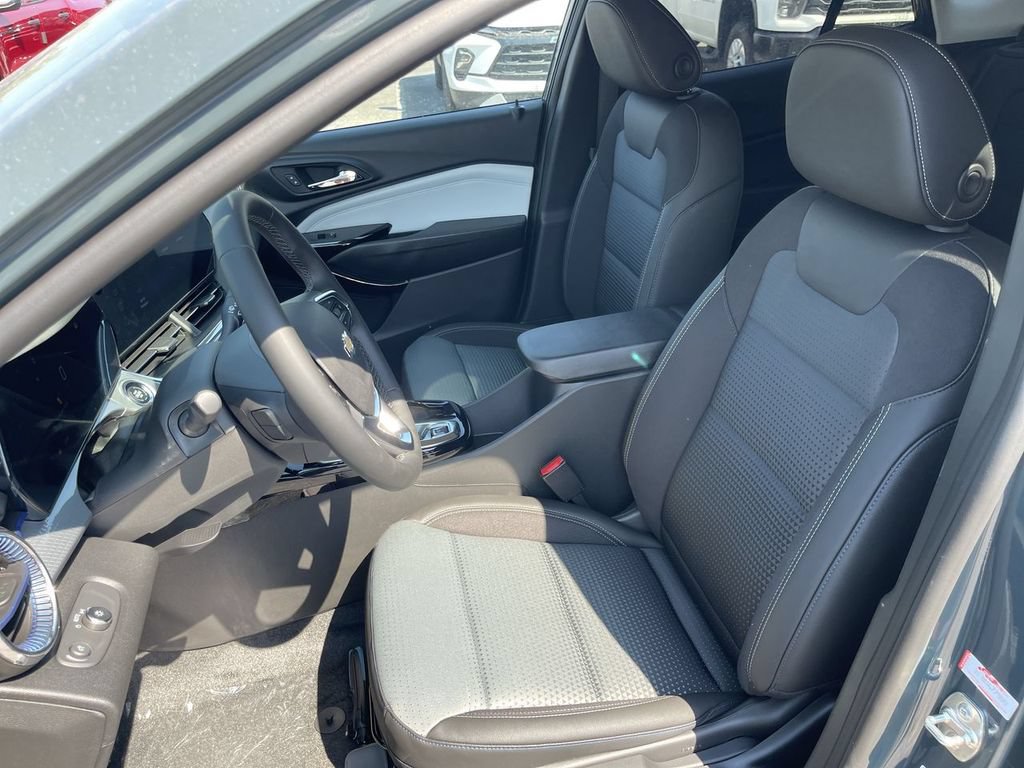New 2026 Chevrolet Trax LT w/ LT Convenience Package FWD image 11