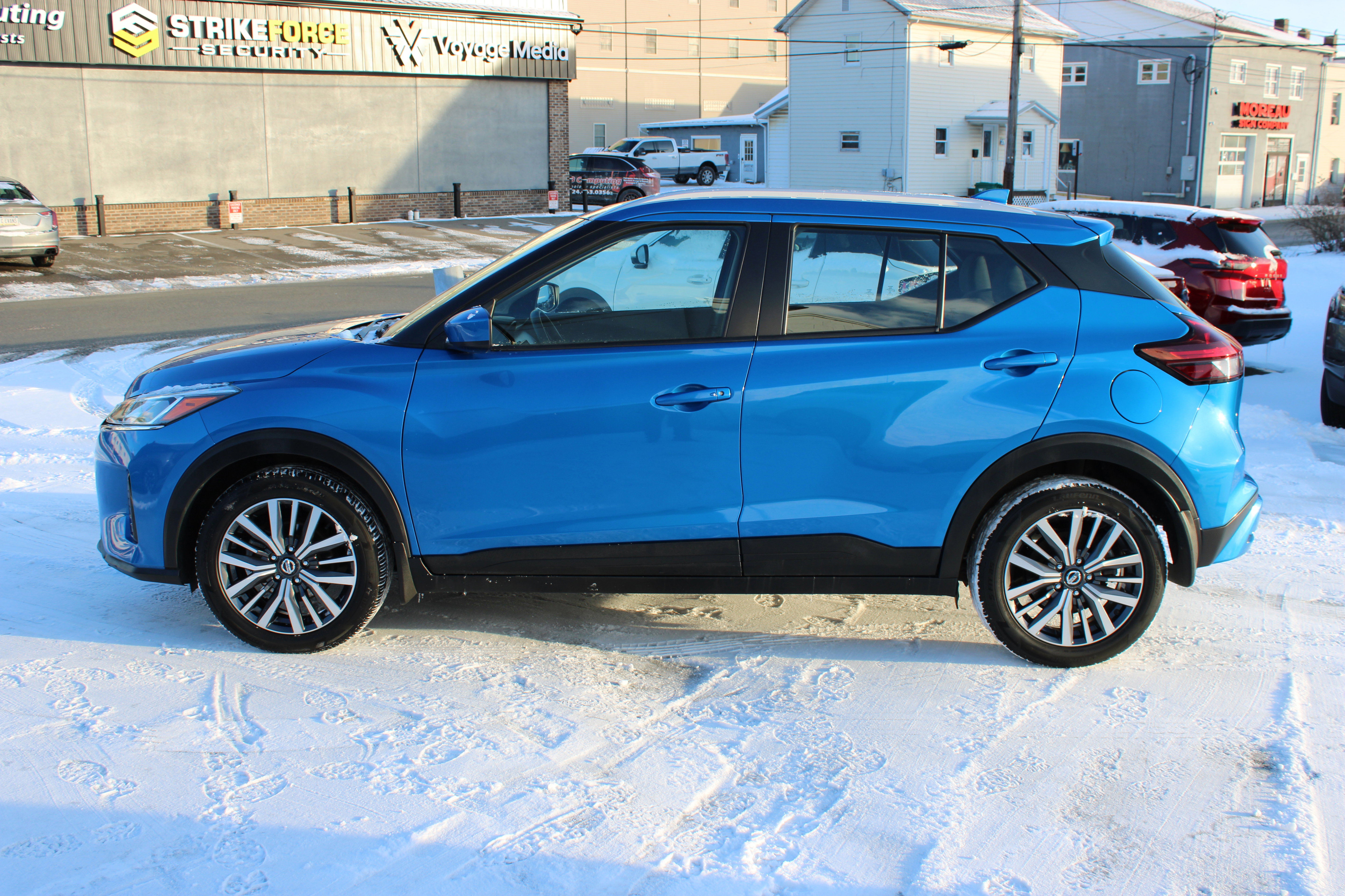 Certified 2021 Nissan Kicks SV image 2