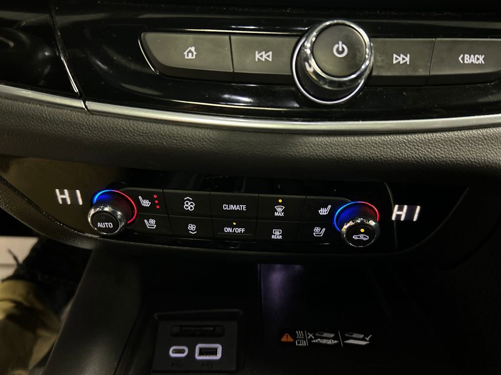 Used 2024 Buick Enclave Avenir w/ Avenir Technology Package image 19