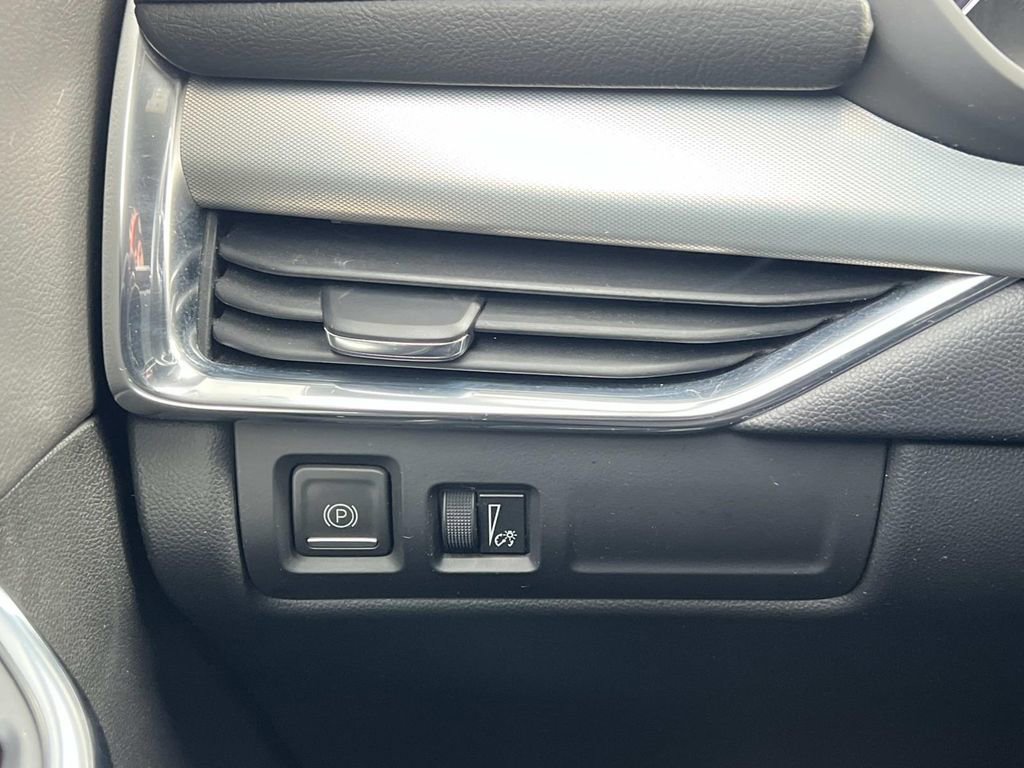Used 2023 Cadillac XT4 Premium Luxury AWD/4WD image 23