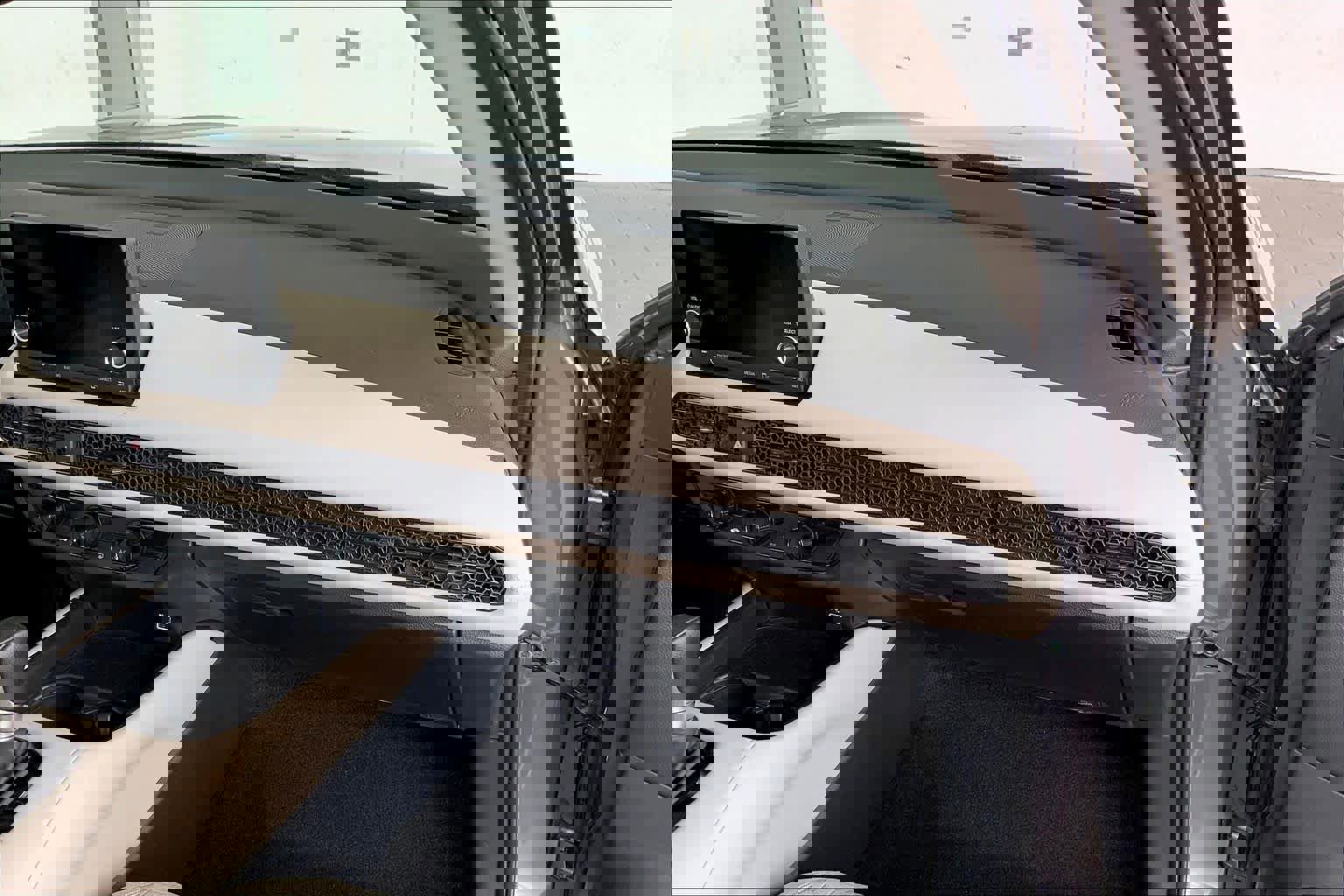 Used 2025 Honda HR-V LX image 19