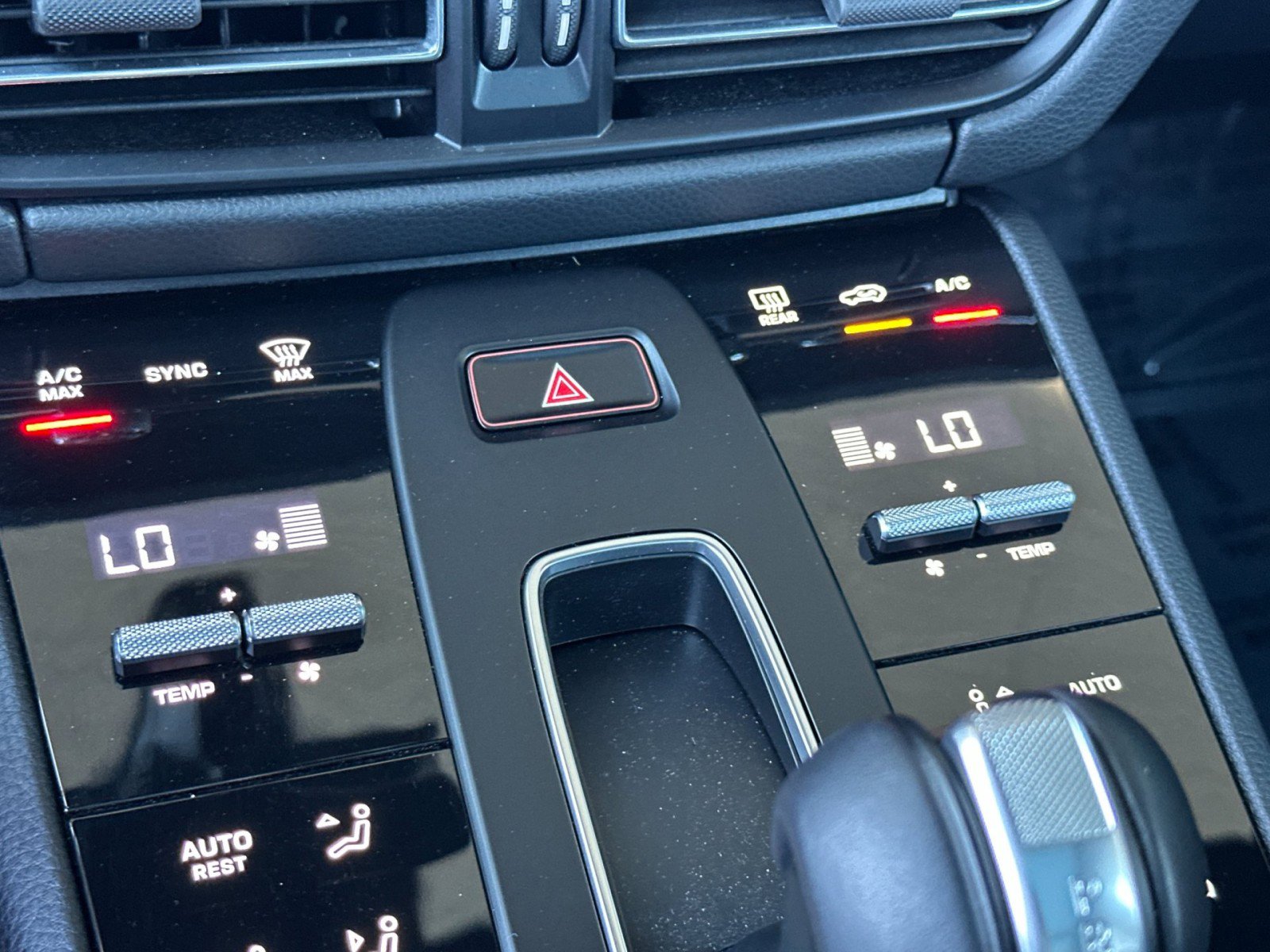 Used 2025 Porsche Macan image 21