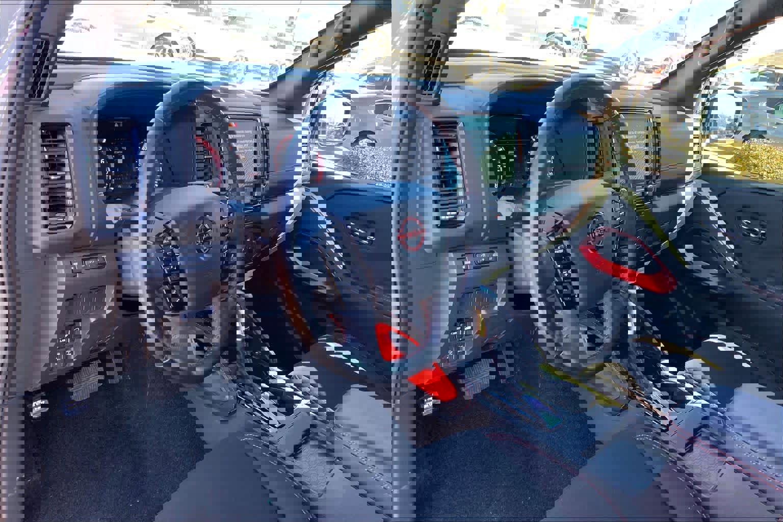 Used 2024 Nissan Frontier PRO-4X w/ Off-Road Protection Package image 17