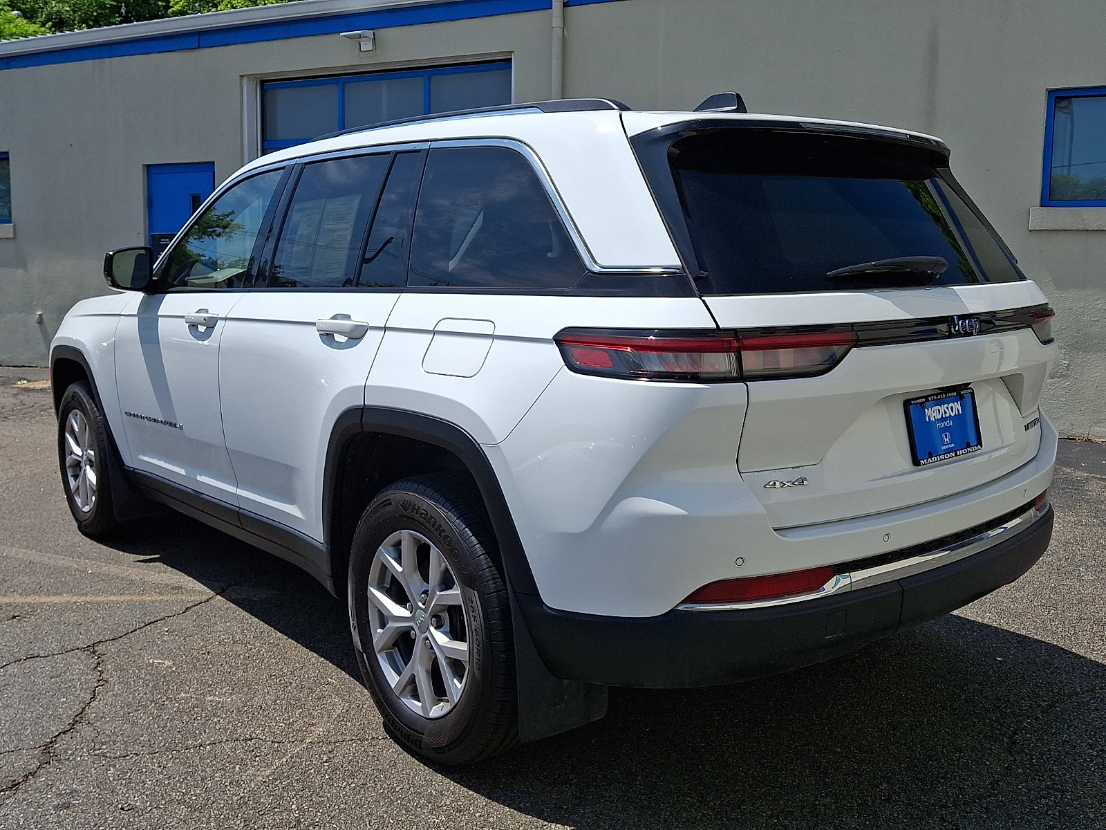Used 2022 Jeep Grand Cherokee Limited AWD/4WD image 6