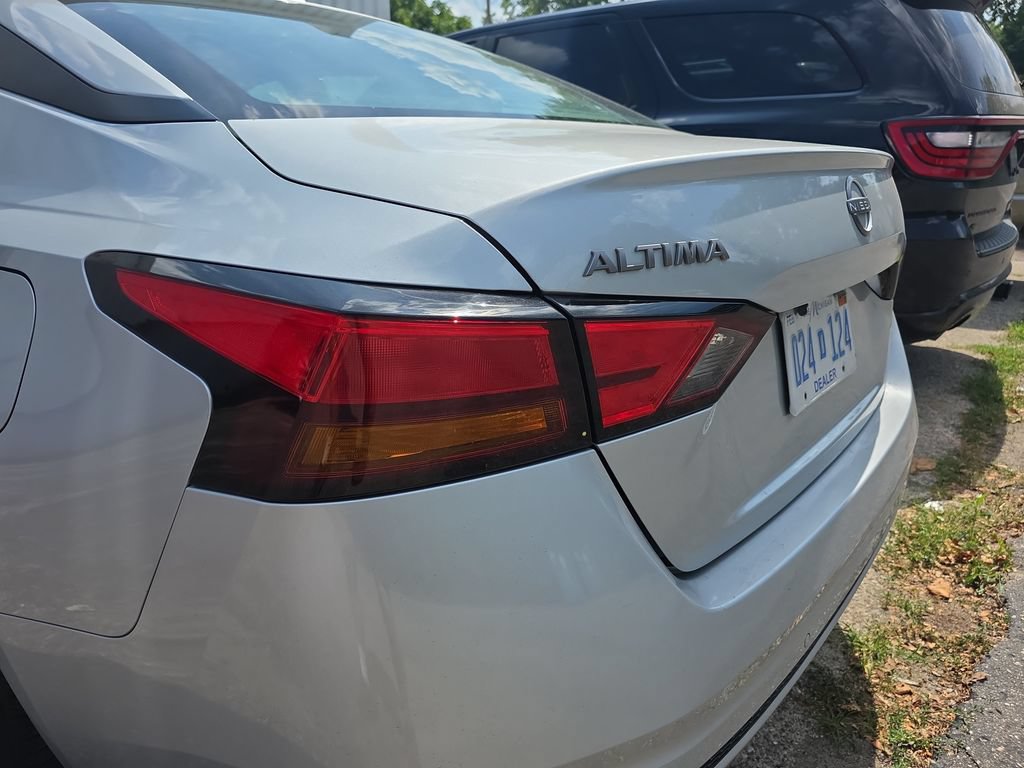 Used 2024 Nissan Altima 2.5 SV FWD image 31