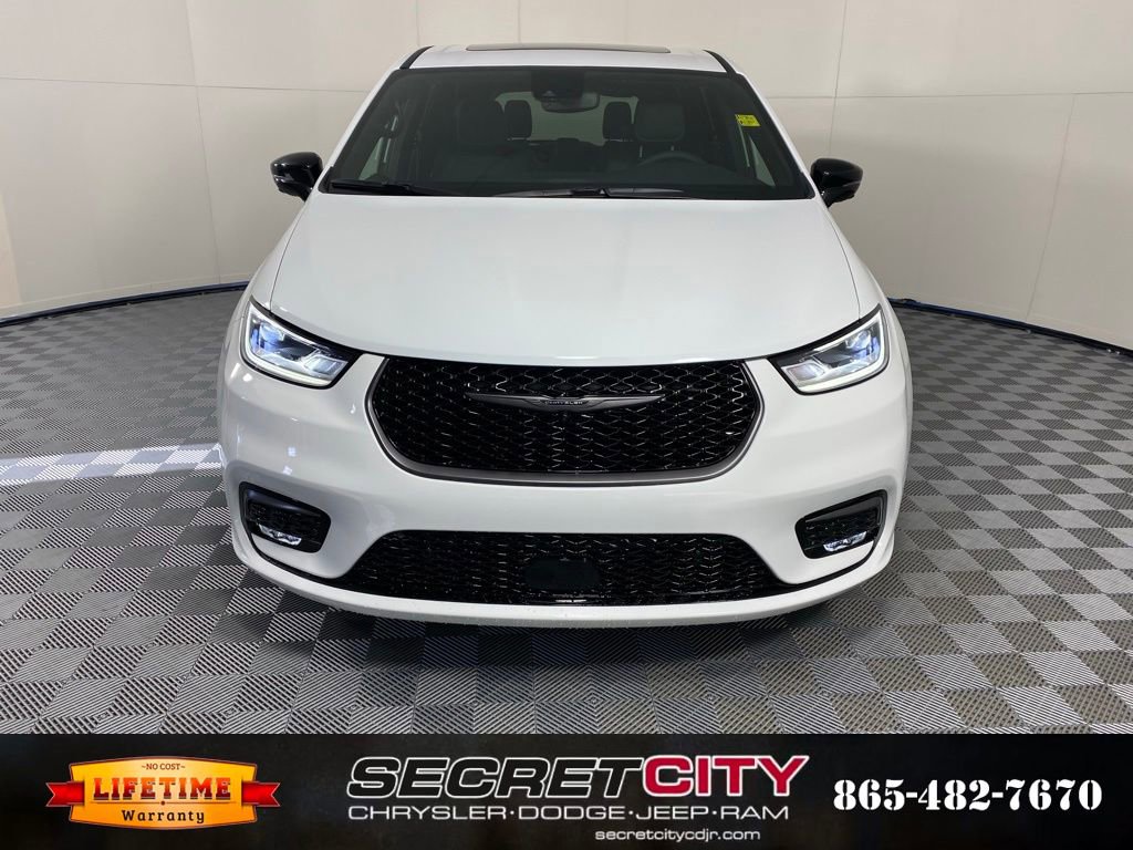 New 2026 Chrysler Pacifica Select image 2