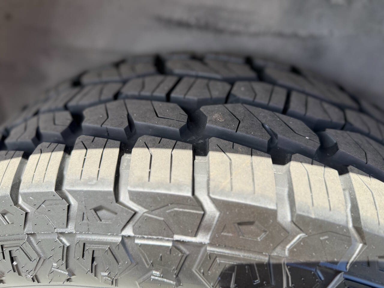 Used 2001 Ford Excursion XLT image 23