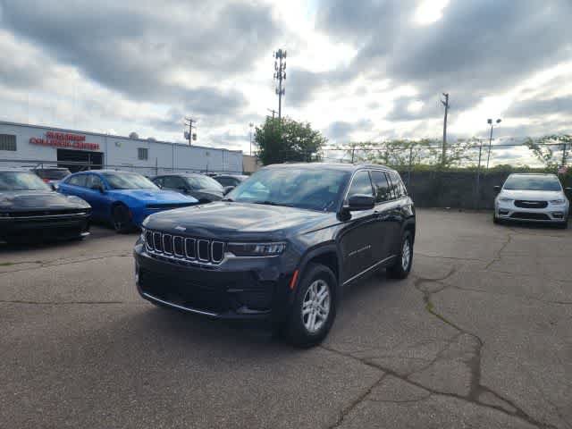 Certified 2023 Jeep Grand Cherokee Laredo w/ Trailer Tow Prep Group (B) AWD/4WD image 2