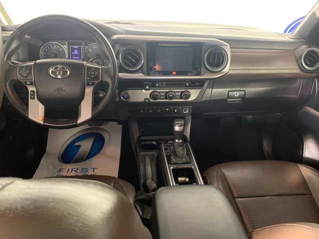 Used 2016 Toyota Tacoma Limited w/ Towing Package image 33