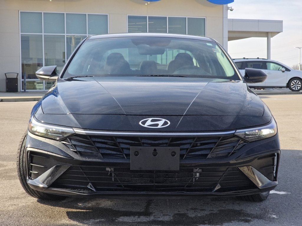 Used 2025 Hyundai Elantra Blue image 13