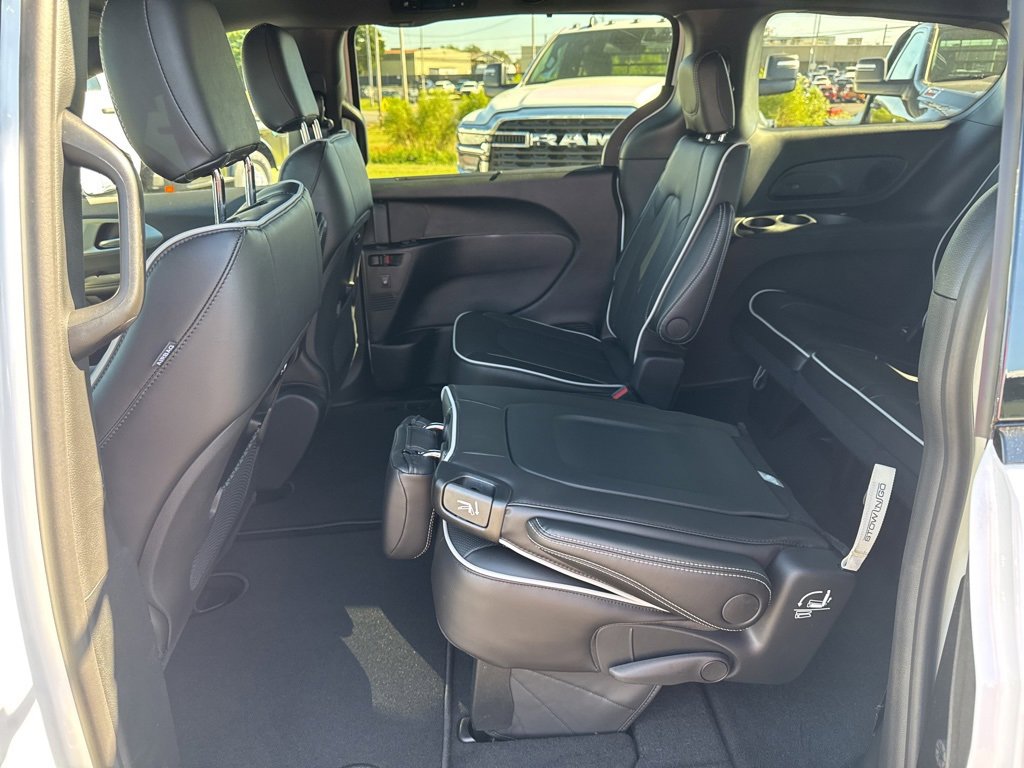 New 2026 Chrysler Pacifica Limited w/ S Appearance Package image 23