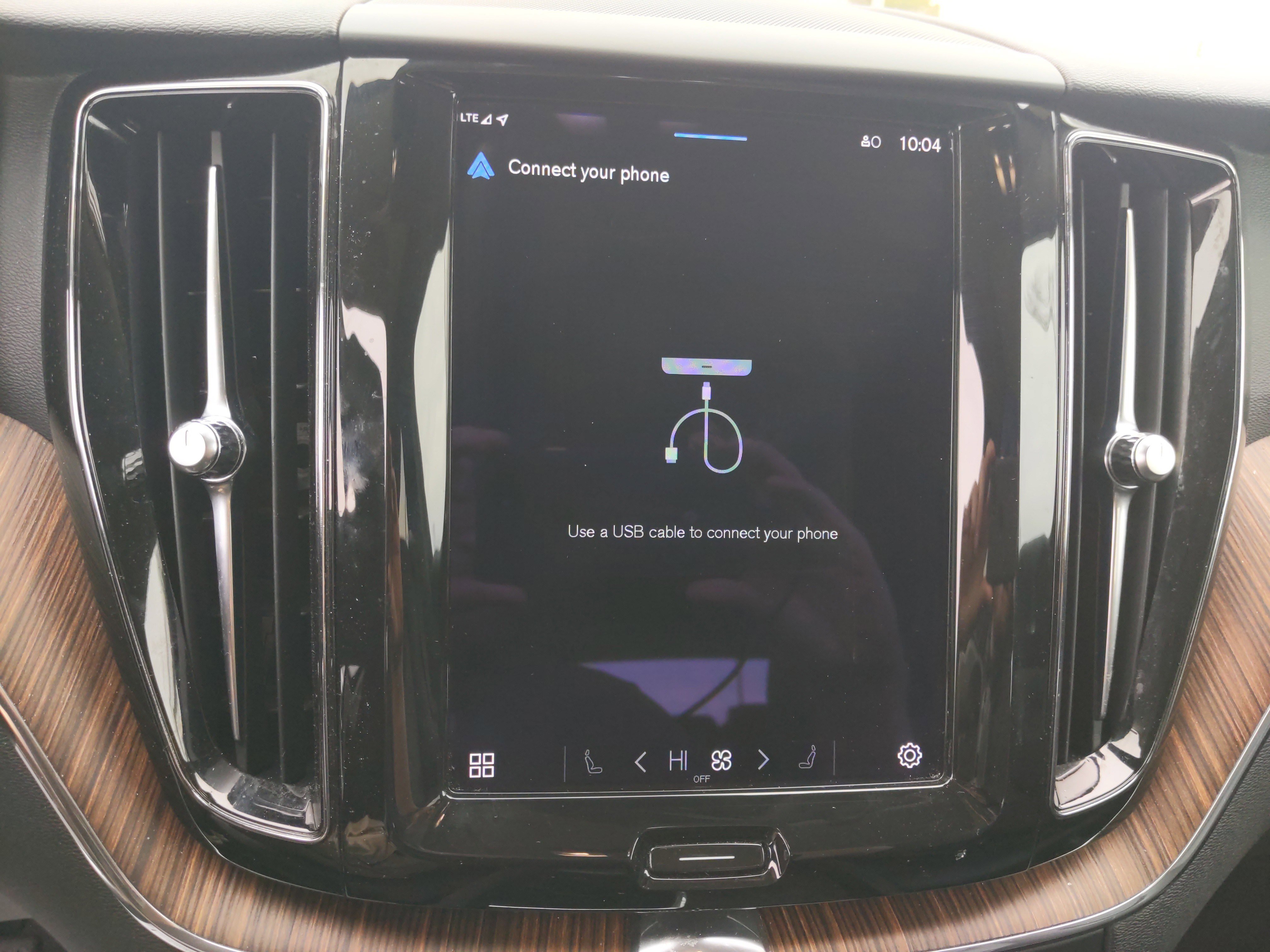 Used 2022 Volvo XC60 B5 Momentum w/ Protection Package Premier image 20