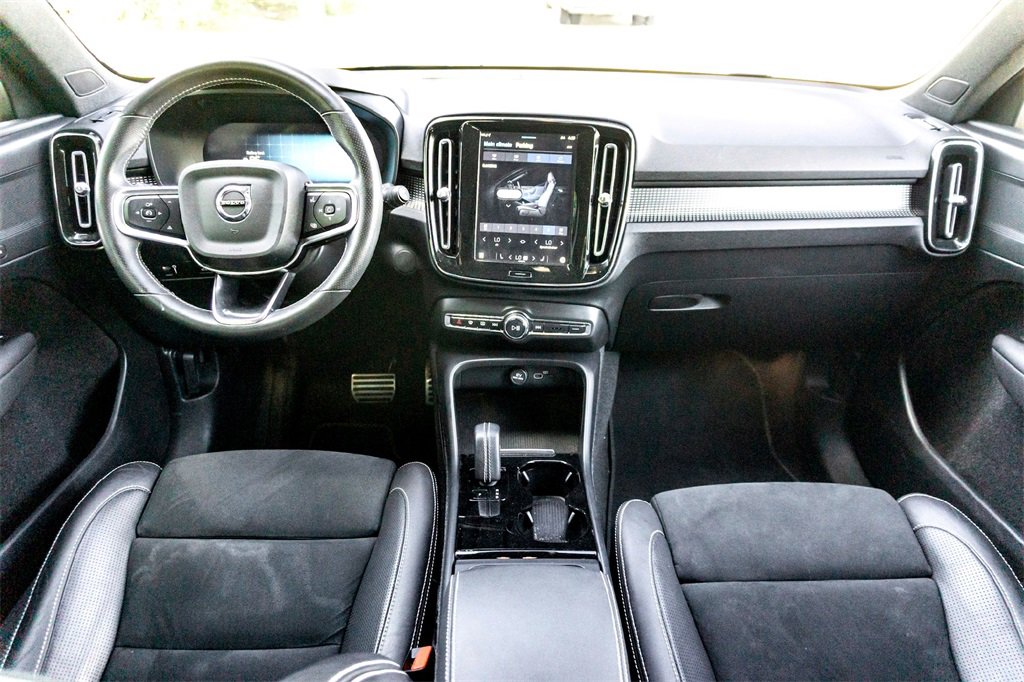 Used 2021 Volvo XC40 P8 Recharge image 29