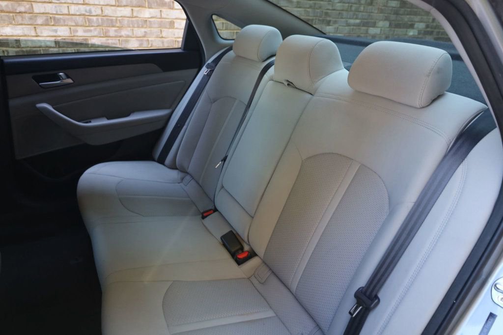 Used 2015 Hyundai Sonata SE w/ Option Group 09 image 19