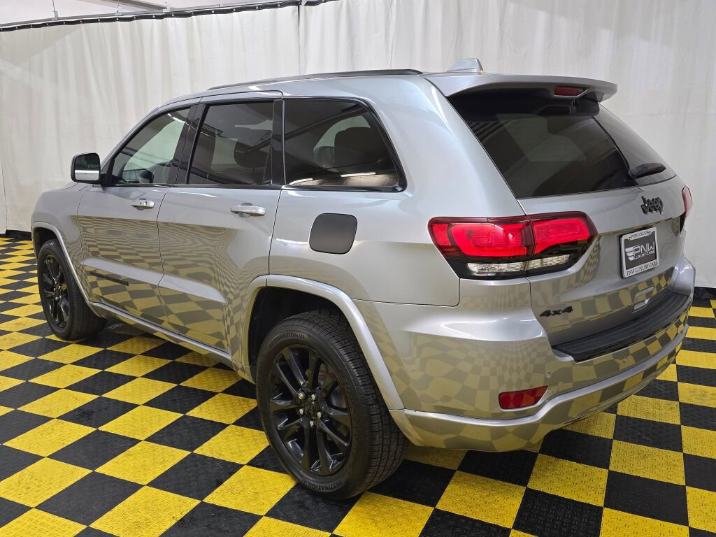 Used 2018 Jeep Grand Cherokee Altitude AWD/4WD image 5