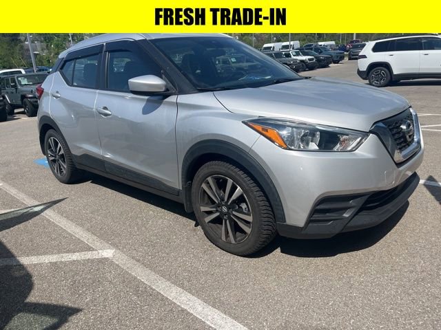 Used 2020 Nissan Kicks SV image 1
