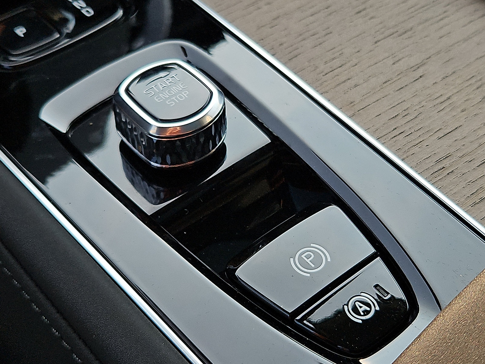 New 2026 Volvo XC90 B5 Core AWD/4WD image 19