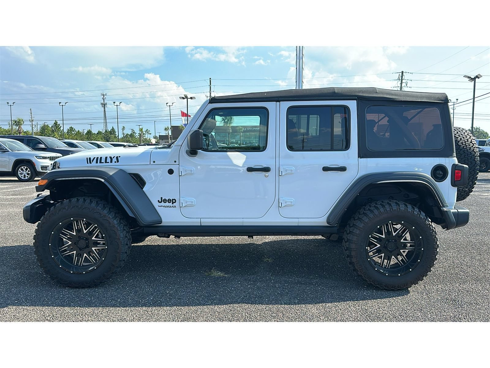 Used 2022 Jeep Wrangler Unlimited Sport AWD/4WD image 3