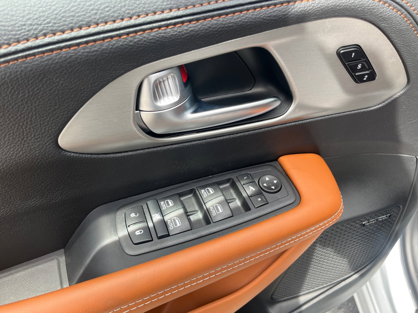 New 2026 Chrysler Pacifica Pinnacle image 14