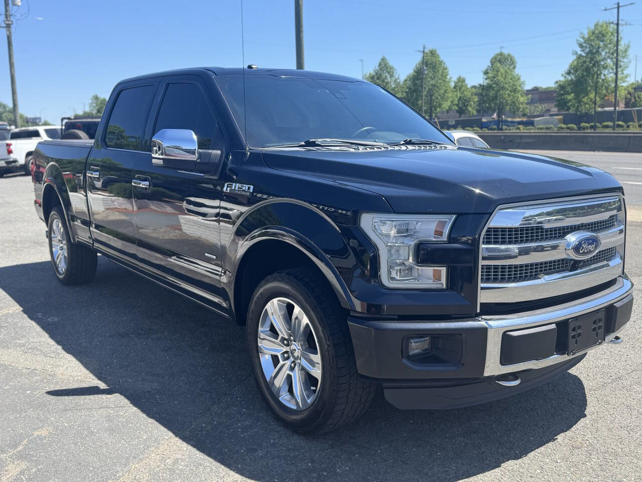 Used 2016 Ford F150 Platinum w/ Equipment Group 701A Luxury AWD/4WD image 3