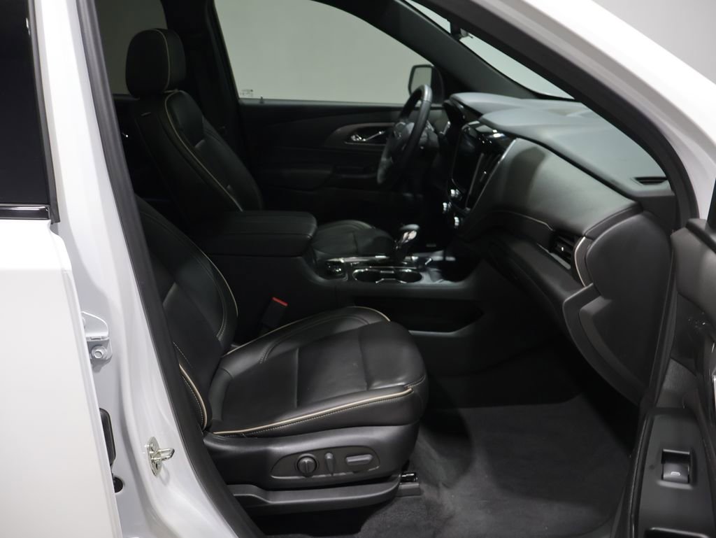Used 2023 Chevrolet Traverse Premier w/ Redline Edition AWD/4WD image 28