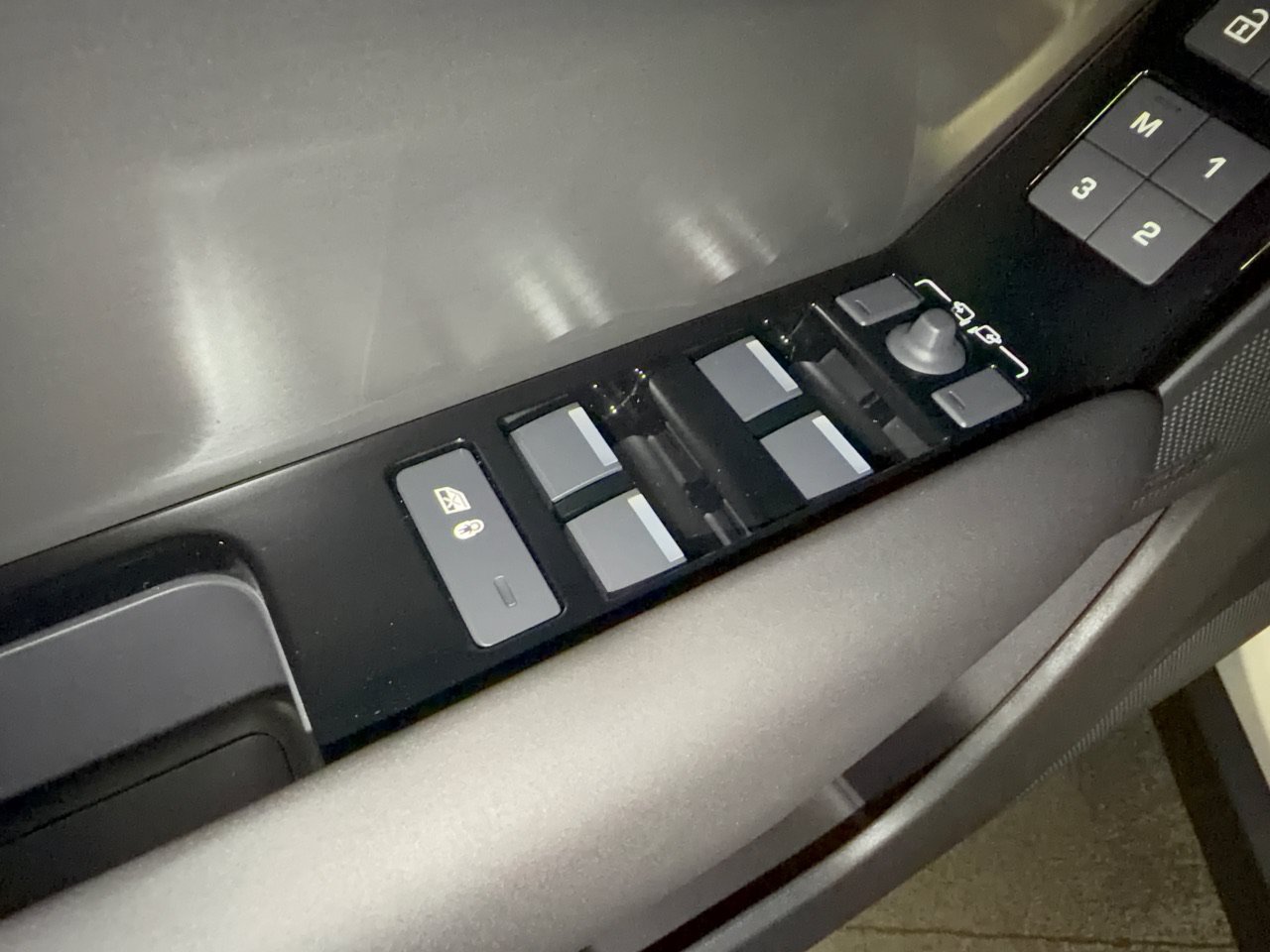 New 2026 Land Rover Range Rover Velar S AWD/4WD image 15