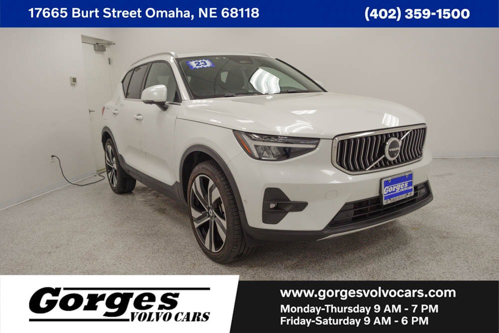 Certified 2023 Volvo XC40 B5 Plus w/ Driver Assist Package AWD/4WD image 1