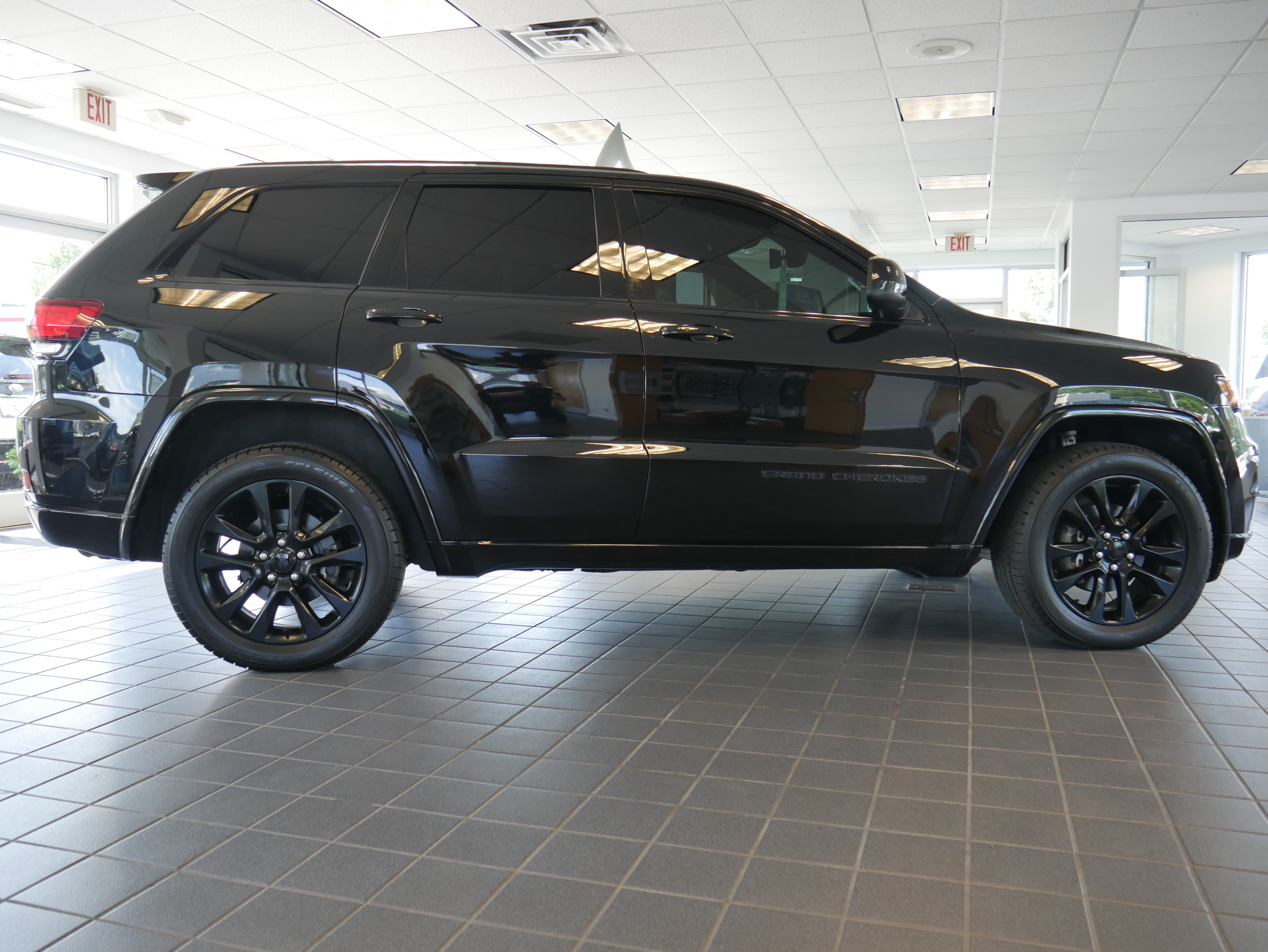 Used 2020 Jeep Grand Cherokee Altitude AWD/4WD image 7