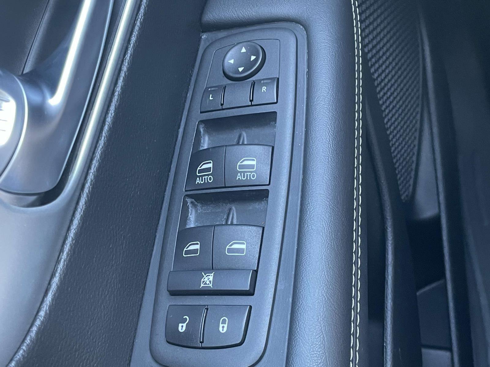 Certified 2024 Chrysler Pacifica Limited image 8