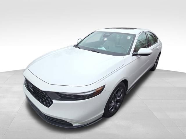 Used 2023 Honda Accord EX image 2